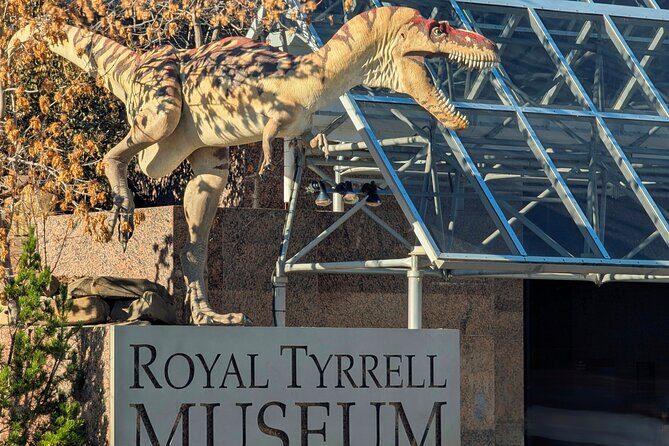 1 Day Drumheller Private Group Custom Tour: Calgary to Badlands - Royal Tyrrell Museum: fossils, exhibits, and a small Hoodoos trail