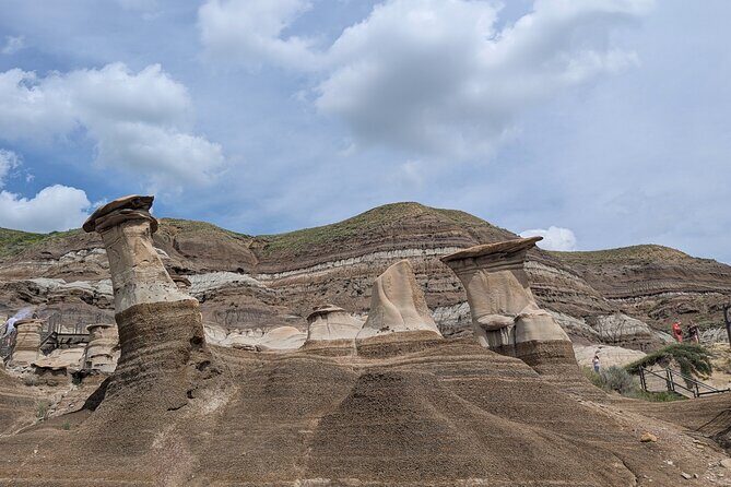 1 Day Drumheller Private Group Custom Tour: Calgary to Badlands - Hoodoos and Jurassic Corner: quick photo time with real erosion stories