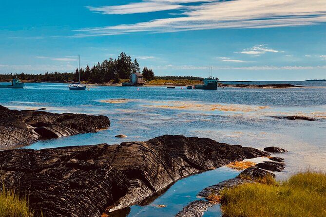 1 Hour Blue Rocks Excursions from Lunenburg - The guide stories (like Nancy’s) that make the photos better
