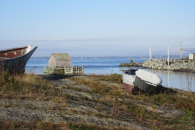 1 Hour Blue Rocks Excursions from Lunenburg - The Seaweed Tours small bus: what “eight travelers” changes