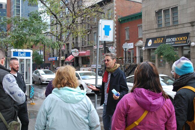 1 Hour Downtown Montreal Tour - Dorchester Square and the Sun Life building: what’s under the square