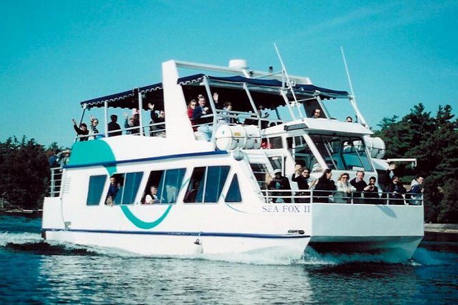 1000 Islands 90-minute Sightseeing Cruise - Bilingual Captain Commentary and the Story Behind the Views