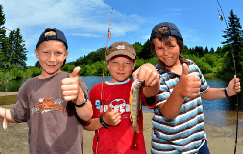 15 min. Tadoussac : Trout Fishing Experience - Getting to the Pond: a Short Walk and a Calm Start