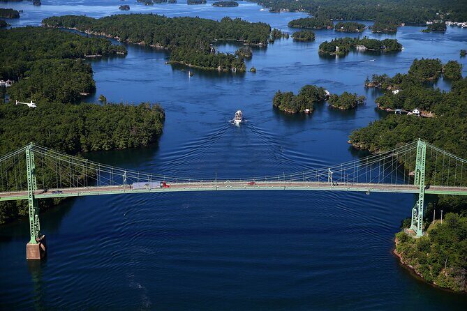 2-Hour Two Castle 1000 Islands Cruise from Ivy Lea - A 2-hour-and-change run of the 1000 Islands from Ivy Lea