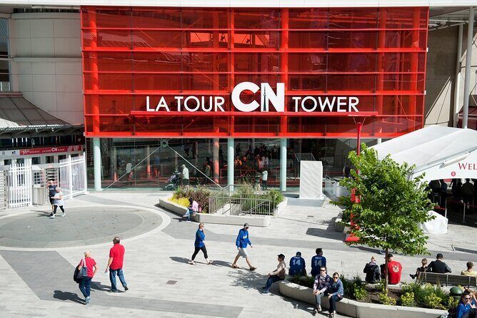 3 Day and 2 Night Tour: Toronto, 1000 Islands, and Niagara Falls - Toronto Stop 1: City Hall and That Postcard-Perfect Square