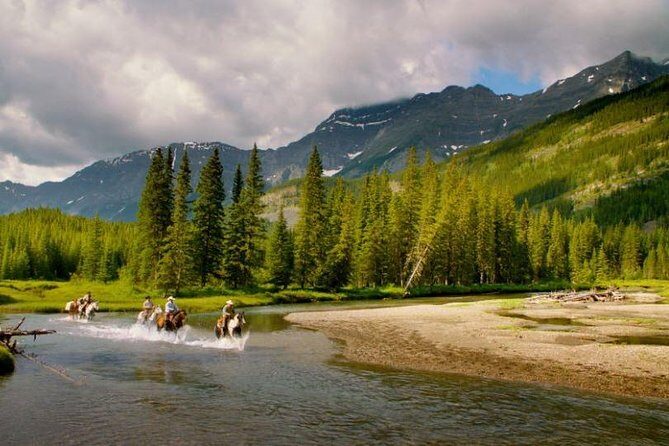 3-Day Glacial Tour package, Columbia Icefield, Jasper, LakeLouise - Day 3: Lake Louise, the Moraine Lake permit, then Yoho’s Emerald Lake and Natural Bridge