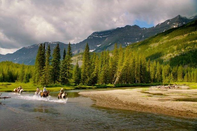 3 Day Rocky Mountains Columbia Icefields Banff and Yoho NP Tour - Group size, bilingual guidance, and how the day actually feels