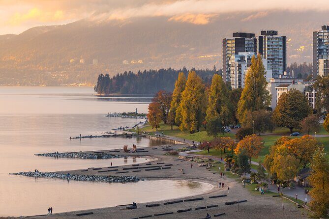 3 hours Private Vancouver Tour-from YVR Airport or Cruise Port - English Bay and A-maze-ing Laughter: beachfront color and laughs