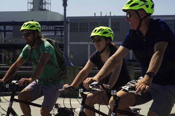 3Hr Montreal Architecture Bike Tour with regular or E-bikes Beer & wine included - Weather, heat, and rain: what to plan for