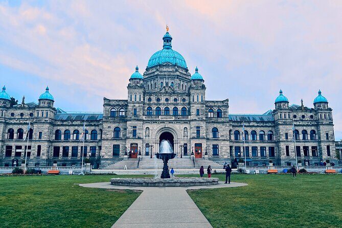 4 Unforgettable Hours in Victoria - Hatley Castle and Craigdarroch Castle: Victorian grandeur, two different moods