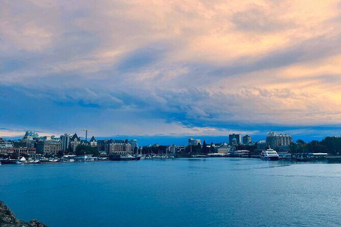 4 Unforgettable Hours in Victoria - Government House, Clover Point, and Beacon Hill Totem Pole: heritage with sea air