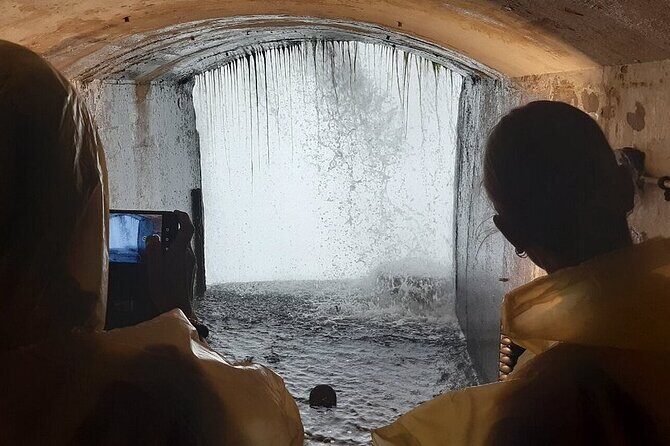 4hr Niagara Falls Canada Tour includes the Boat and tunnels - Key highlights I think you’ll care about