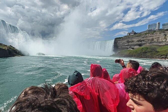 4hr Niagara Falls Canada Tour includes the Boat and tunnels - What the small-group cap (max 40) changes for your day