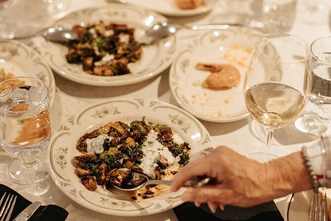 5-course Progressive Dinner on Grande-Allée and History Tour - Meeting at the fountain and handling the practical side