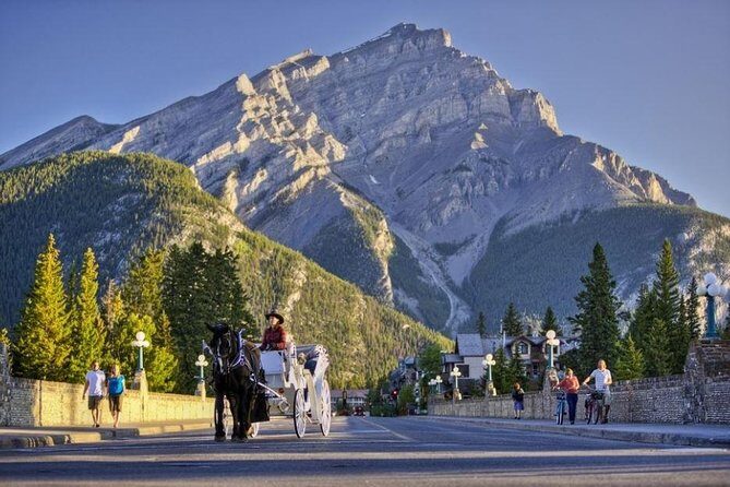 5-Day Rocky Mountaineer Train Tour, From Vancouver to Rockies - Lake Louise and Moraine: plan for the turquoise moment