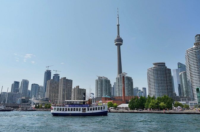 60-Minute Toronto Sightseeing Harbour Tour - Harbourfront Centre, Sugar Beach, and HTO Park: Waterfront Toronto in Motion