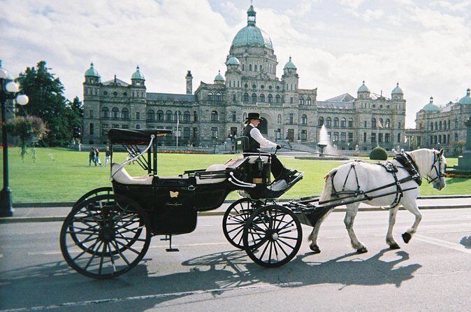75-Minute The Royal Tour - A 75-minute royal carriage loop around Victoria’s highlights