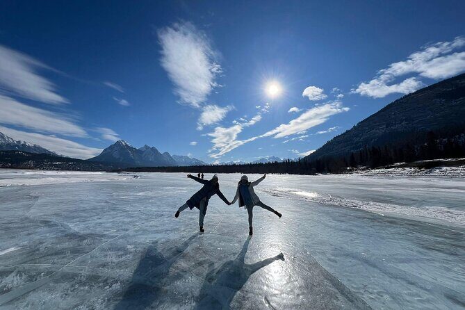 Abraham IceBubble, Peyto, Bow Lake with Snowshoeing& Icewalk - Winter gear and comfort: how they keep the day survivable