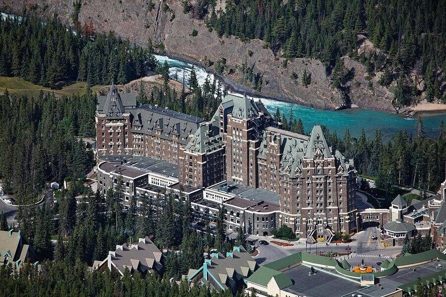 Airport Shuttle: Banff <---> Calgary - Comfort That Matters: Air-Conditioning, Clean Cars, and Family Setup