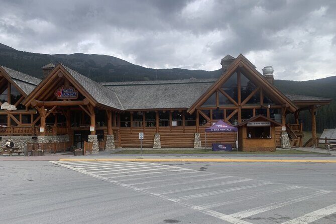 Airport Shuttle: Lake Louise <---> Calgary - Airport Arrival Timing: What Happens With Flight Delays