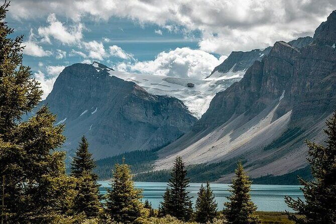 Along Icefields Parkway: Peyto Lake, Bow Lake & Columbia Icefield - Bow Lake: turquoise water and a calm-moment viewpoint