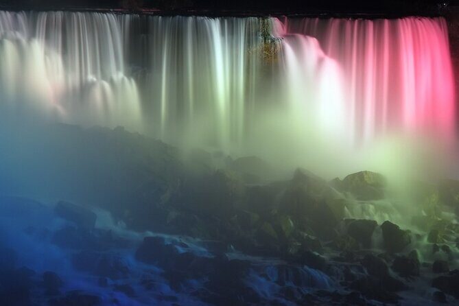 Amazing Scavenger Hunt: Hunt Along Niagara Falls - Stop 5 and 6: Niagara Falls and Horseshoe Falls for mist, sound, and big photos