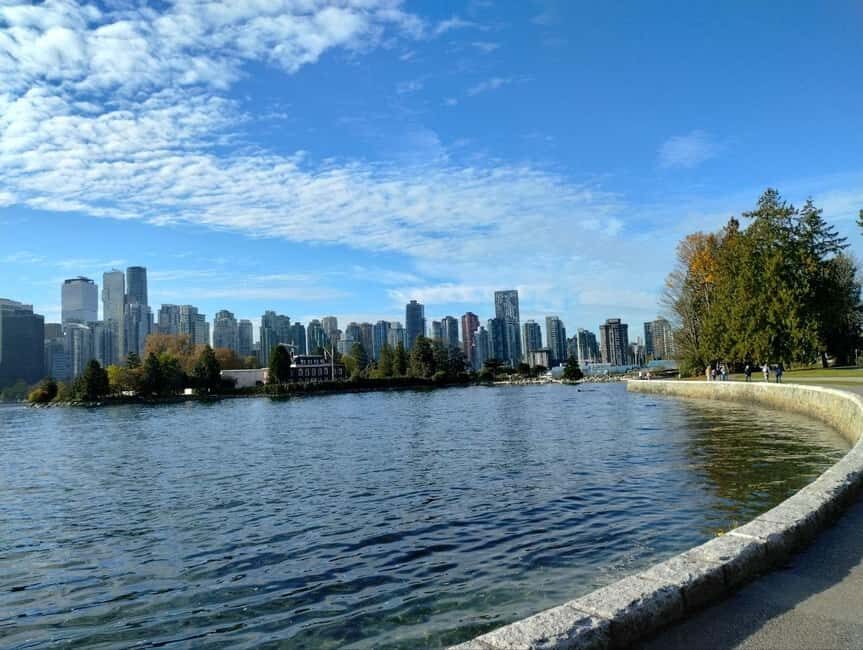 Aquarium & StanleyPark+20 Gem Spots+City/Vip Car+Small Group - Stanley Park Totem Poles and Indigenous Art You Can Actually Notice
