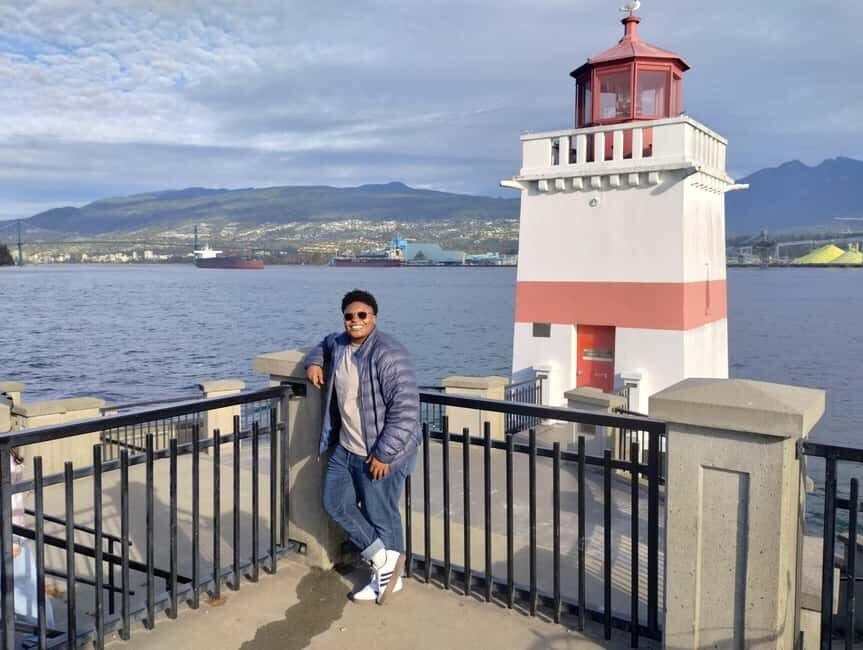 Aquarium & StanleyPark+20 Gem Spots+City/Vip Car+Small Group - Beaches and Lost Lagoon: When Stanley Park Gets More Wild