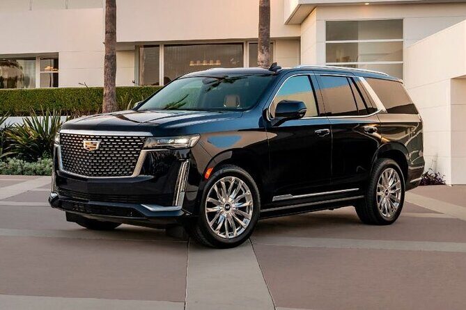 Arrival Private Transfer from Vancouver YVR or Cruise Port to Vancouver by SUV - Meet Your Chauffeur at YVR: The Wooden Statues vs. the Baggage Carousel