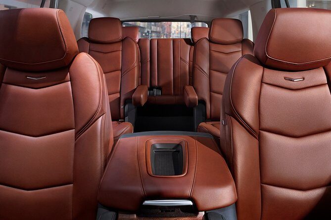 Arrival Transfer: Vancouver Airport YVR - Vancouver by Luxury SUV - Private YVR Arrival to Vancouver: Skip the Taxi Chaos