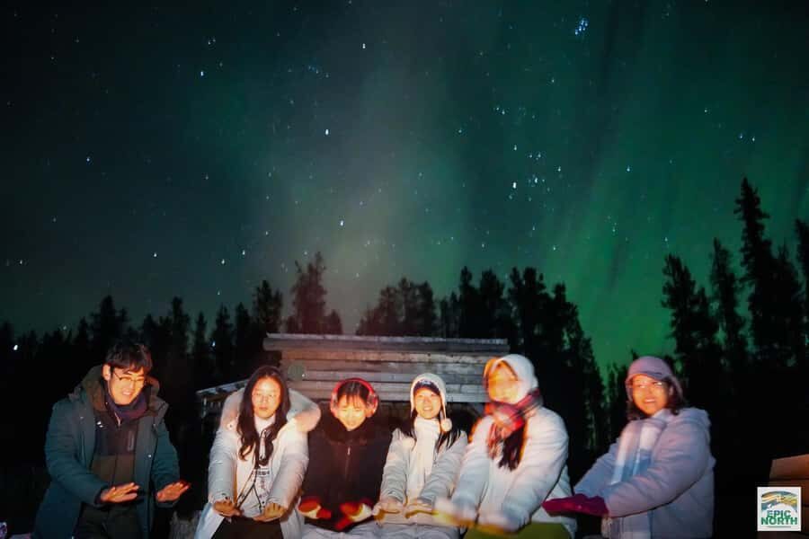 Aurora Lounge: Aurora Viewing Cabin & Bar - Inside the heated cabin: north-facing windows and real comfort