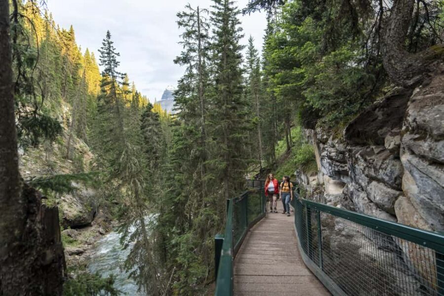 Banff 2-day: Lake Louise, Moraine Lake, Johnston Canyon tour - Price and real value: what you’re paying for (and what to budget)