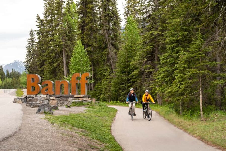 Banff 2-day: Lake Louise, Moraine Lake, Johnston Canyon tour - Comfort, timing, and practical stuff that changes your experience