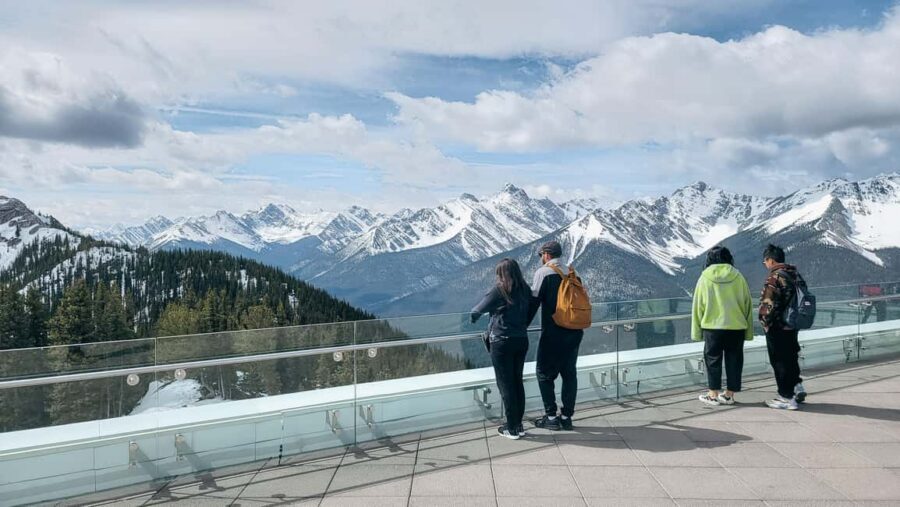 Banff 2-day: Lake Louise, Moraine Lake, Johnston Canyon tour - Day 1: Lake Louise, Yoho National Park, Spiral Tunnel, Emerald Lake, Natural Bridge
