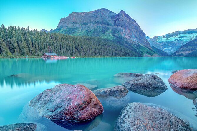 Banff/Canmore: Moraine Lake & Lake Louise Combo Tour - The guide factor: tips that save time (and help your photos)