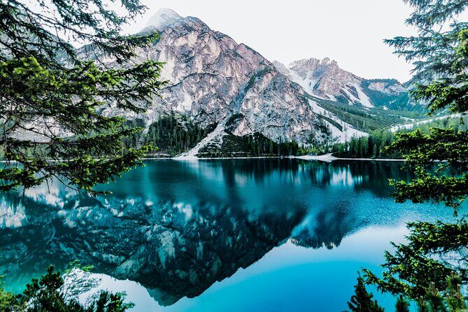 Banff/Canmore Shuttle to Moraine Lake and Lake Louise(1.5h each) - Moraine Lake: 90 Minutes for Peaks, Color, and a Big Photo View