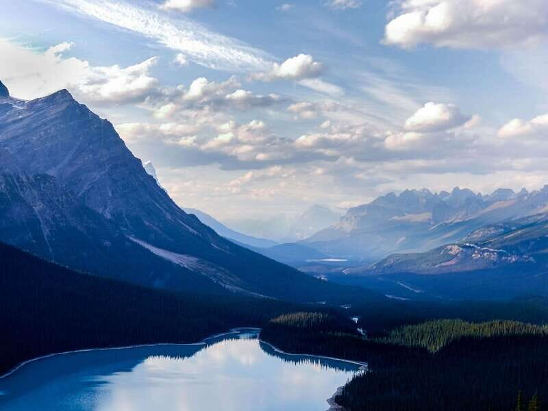 Banff : Day Tour : Lake Louise, Moraine Lake and Peyto Lake - Moraine Lake: turquoise water with the Valley of the Ten Peaks framing