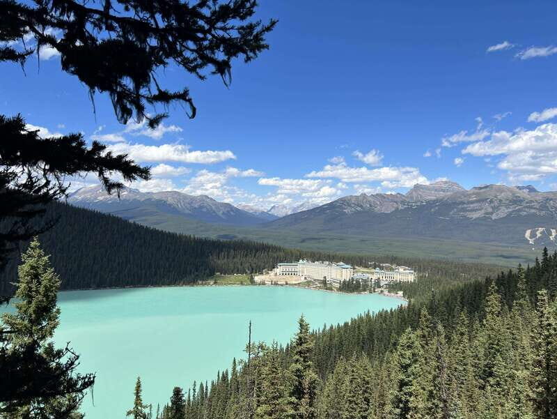Banff : Day Tour : Lake Louise, Moraine Lake and Peyto Lake - Lake Louise: the most famous shore view, plus a glacier backdrop