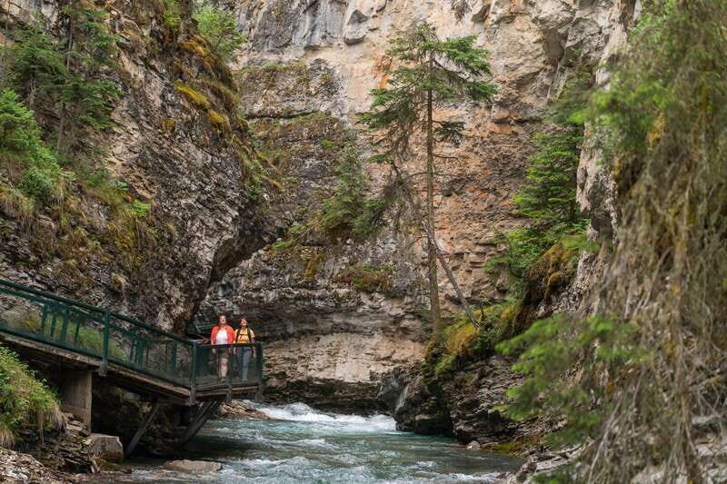 Banff: Gondola Cave Basin, Johnston Canyon & Lake Minnewanka - Johnston Canyon: the hike that makes the day worth it