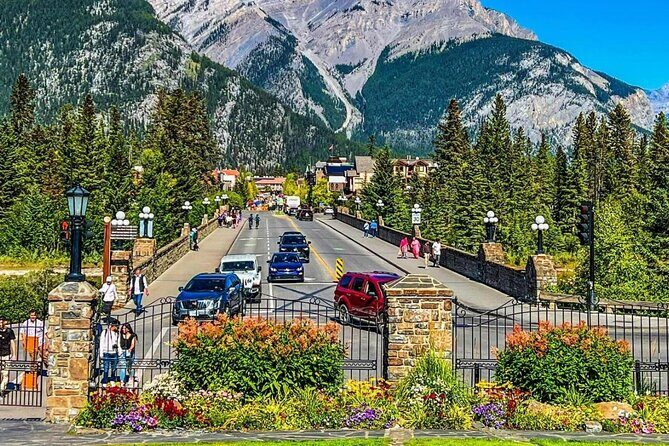 Banff: Gondola, Hot Spring and Three Lakes Tour - Banff downtown break: shopping without the stress