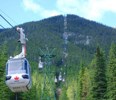 Banff: Gondola, Hot Springs, Bow falls & Three lakes tour - Lake Louise first: the turquoise start that sets expectations