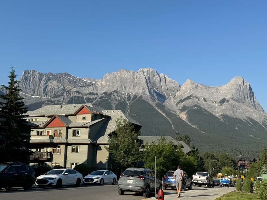 Banff: Gondola, Hot Springs, Bow falls & Three lakes tour - Banff Town time: don’t waste the last hours