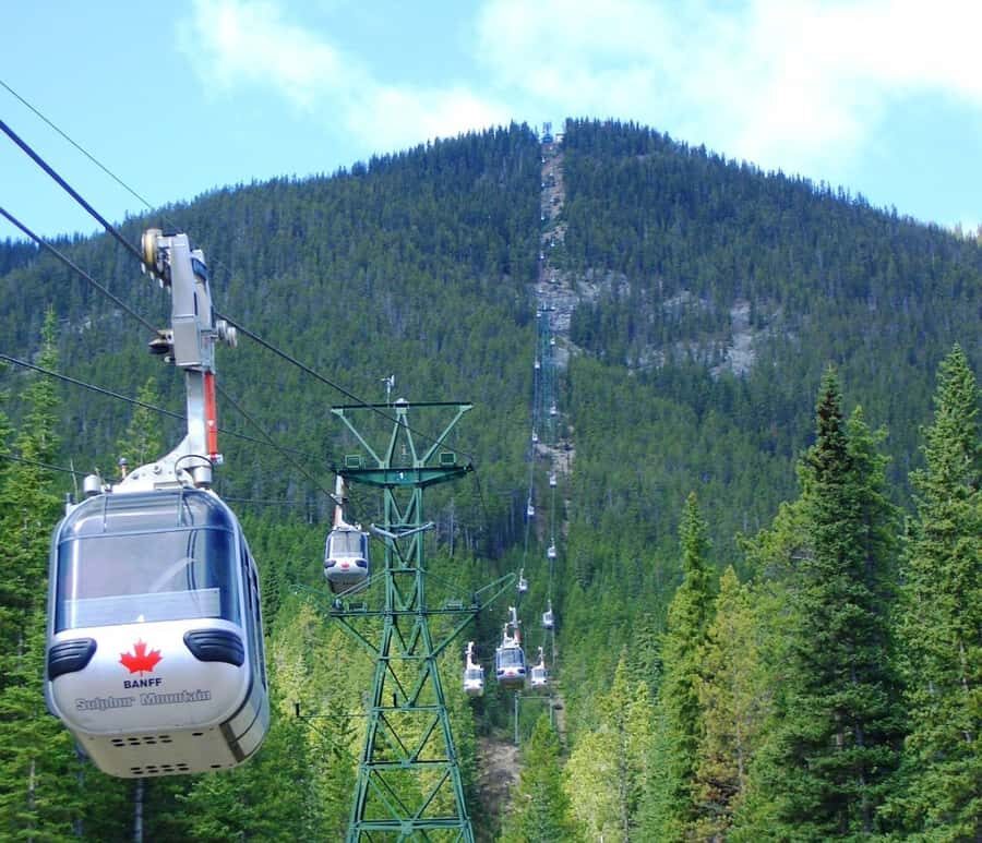 Banff: Gondola, Hot Springs, Bow falls & Three lakes tour - Lake Louise first: the turquoise start that sets expectations