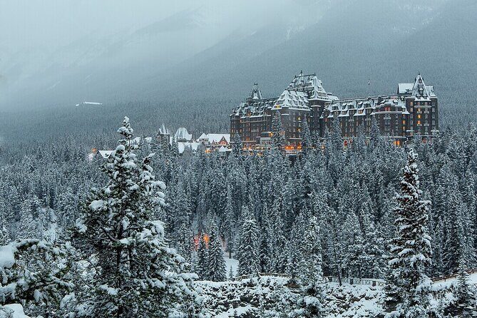 Banff Highlights: Moraine Lake, Lake Louise and beyond - Banff Avenue free time: eat, shop, and decompress