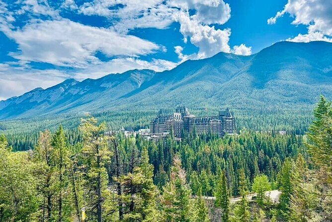 Banff Hotels to Calgary Airport YYC Shared Shuttle Service - Banff to YYC: what this shared shuttle does well