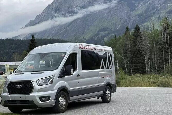 Banff Hotels to Calgary Airport YYC Shared Shuttle Service - Luggage rules that actually matter: bags, sizes, and where ski gear fits