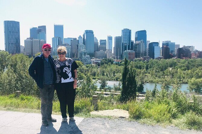 Banff Hotels to Calgary Airport YYC Shared Shuttle Service - Pickup in Banff: van spotting and the 5-minute readiness rule