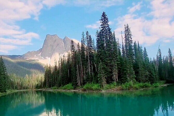 Banff: Lake Louise and Moraine Lake Tour with Pickup & Drop - Why the guide and small group size matter at photo-heavy lakes