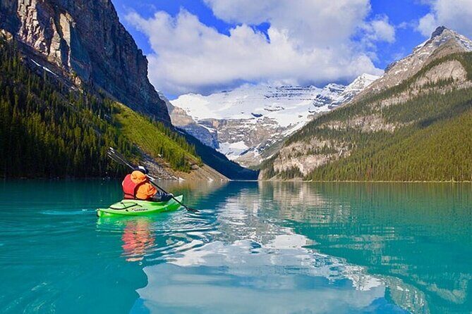 Banff: Lake Louise and Moraine Lake Tour with Pickup & Drop - Moraine Lake: Ten Peaks, the Rockpile viewpoint, and peak color timing