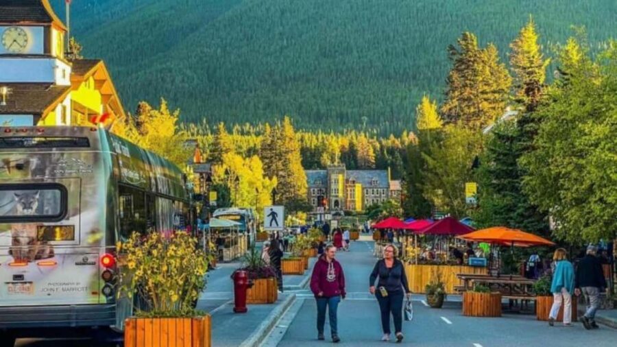 Banff : Lake Louise, Moraine, Emerald & Johnston Canyon tour - Pace and value: is this tour worth $51?